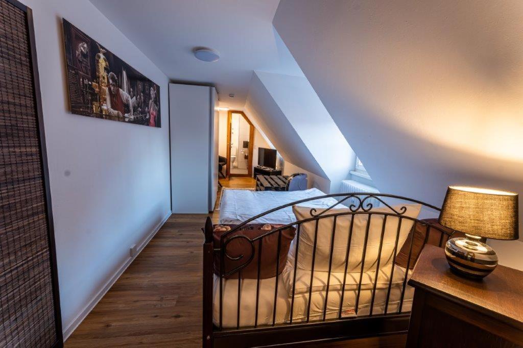 Restaurant Dicker Mann Hotel Zum Blauen Krebs Regensburg Ngoại thất bức ảnh