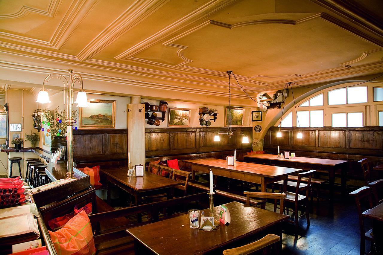Restaurant Dicker Mann Hotel Zum Blauen Krebs Regensburg Ngoại thất bức ảnh